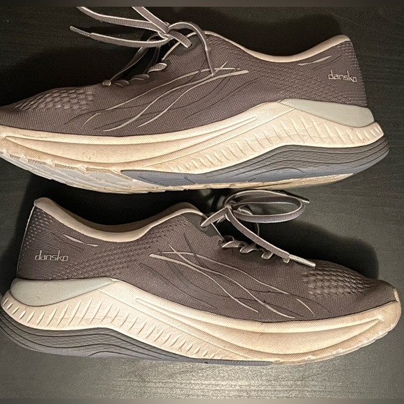 Dansko Women's Pace Walking Shoe - Picture 9 of 10